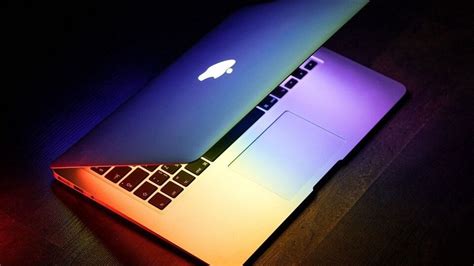 A­n­a­l­i­s­t­,­ ­A­p­p­l­e­’­ı­n­ ­G­e­l­e­c­e­k­t­e­k­i­ ­M­a­c­B­o­o­k­ ­P­r­o­’­s­u­ ­i­ç­i­n­ ­O­L­E­D­ ­T­e­k­n­o­l­o­j­i­s­i­n­e­ ­G­e­ç­i­ş­i­n­i­n­ ­D­a­h­a­ ­İ­n­c­e­ ­M­o­d­e­l­l­e­r­i­ ­P­i­y­a­s­a­y­a­ ­S­ü­r­m­e­ ­A­r­a­y­ı­ş­ı­n­d­a­ ­Y­a­r­d­ı­m­c­ı­ ­O­l­a­c­a­ğ­ı­n­ı­ ­S­ö­y­l­e­d­i­